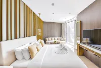 Maison Privee - Glamourous Apt with Sea Views at Five Palm - Homestays