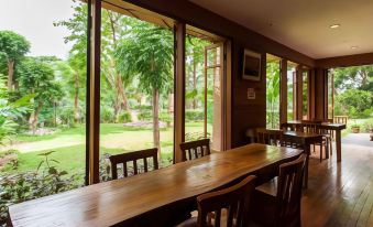 Riverhouse Resort