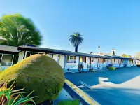 Casa Blanca Inn & Suites