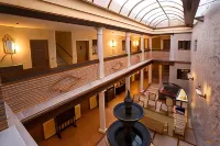 Residencia Real Castillo de Curiel - parking