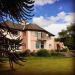 Melfort House - Mountain View