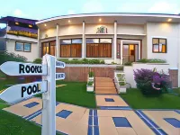 The Happinezz Hills Hotel فنادق في كاريمونجاوا