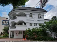 شايني سيزونز موتل Hotels near بحيرة شينغ سينغ