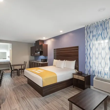 Days Inn & Suites by Wyndham la Porte