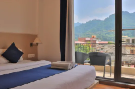 The Blue Jay Hostel - Dorms & Room's Hotels near Lakshman Jhula