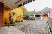 Omah Kemiri 5 Yogyakarta Hotel dekat Kerajinan Kitiran Gareng Petruk