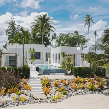 Cape by Sichon Tesoro