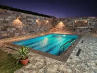 Royal Mountain - Pools