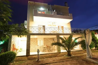 Villa Christine - Maisonettes with Fireplace Hotel a Agii Apostoli