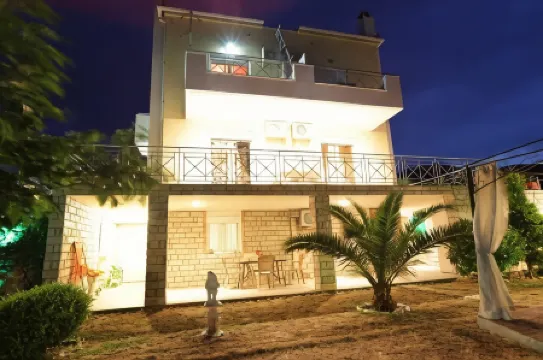 Villa Christine - Maisonettes with Fireplace
