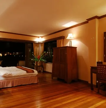 ห้องดีลักซ์พร้อมวิวทะเลด้านข้าง