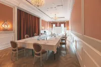 Strandhotel Glücksburg فنادق في Glucksburg