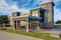 La Quinta Inn & Suites by Wyndham Ft. Worth - Forest Hill TX