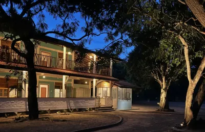Funky Leopard Safari Lodge Bordering Yala National Park Hotel dekat Tissamaharama Raja Maha Vihara