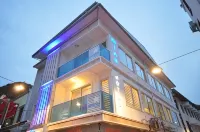 Minu Hotel Hotels near KVNC