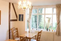 Moss Cottage Hotels in Billesley