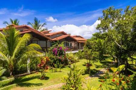 Village Muta Отели рядом с достопримечательностью «Coroa Vermelha Beach»