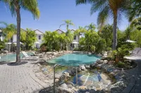 Skippers Cove Waterfront Resort - Beach