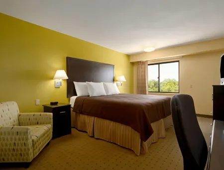 Days Inn & Suites by Wyndham DeSoto Отели в г. Ланкастер