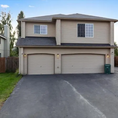 2 Bedroom 2 Bathroom Home Near Anchorage Golf Course and Zoo