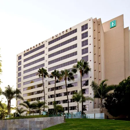 Embassy Suites by Hilton San Diego La Jolla Отели рядом с достопримечательностью «Институт Солк»