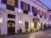 Hotel Luna Annex Hotels near Hidden Garden