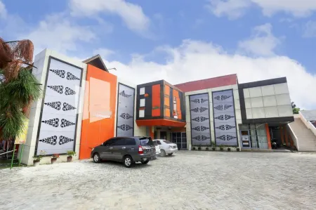 Edotel Syariah Nilam Sari Mitra RedDoorz Отели в г. Simpang Empat