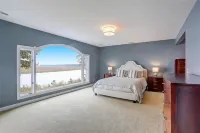 Perfect large river retreat -views, bunkroom, firepit, playset -by Williamsburg!
