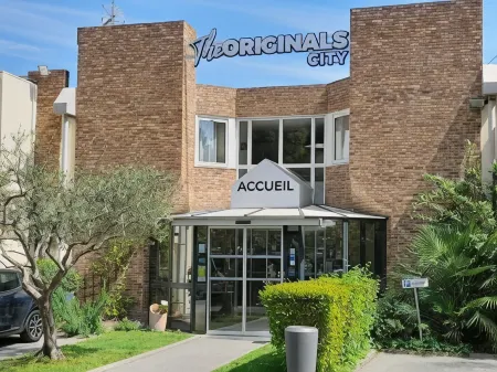 The Originals City Hôtel Nîmes Costières Отели рядом с достопримечательностью «Карре д'Ар»