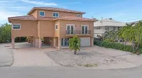 ISLAMORADA BEACH HOUSE Отели рядом с достопримечательностью «Си Берд Марина»