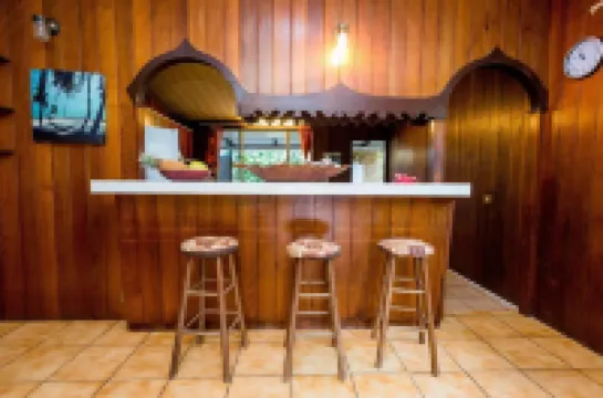 Pension TE Miti - Plage-Beach 200m - Mahana Parc & Vaiava Beach pk18 - B&B Chambres ou Dortoir Hotels in Punaauia