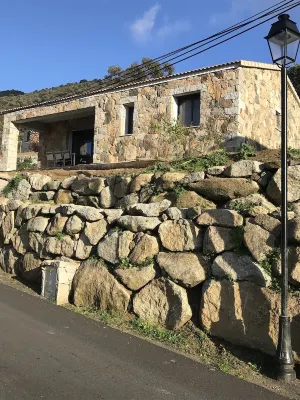 Charming village house Hotel di Santa-Maria-Figaniella