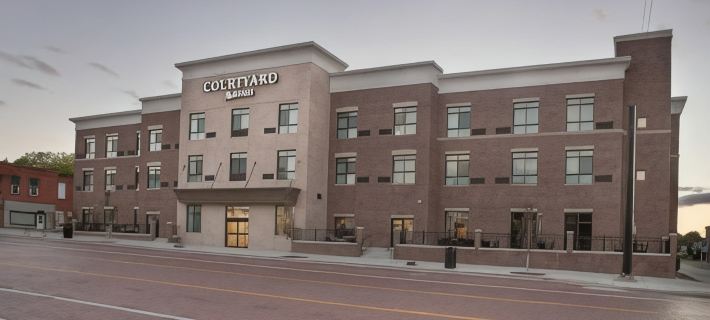 Courtyard Albion Hotele w: Calhoun County
