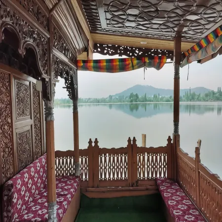 Peace of Mind Group of Houseboat