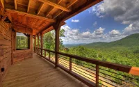 Luxury cabin! Designer decorated.  Incredible views! Amazing sunrise! Secluded!