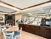 Super 8 by Wyndham Grayville Hotel a New Harmony