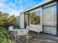 Eden Oak Geelong Hotels near Kardinia Park