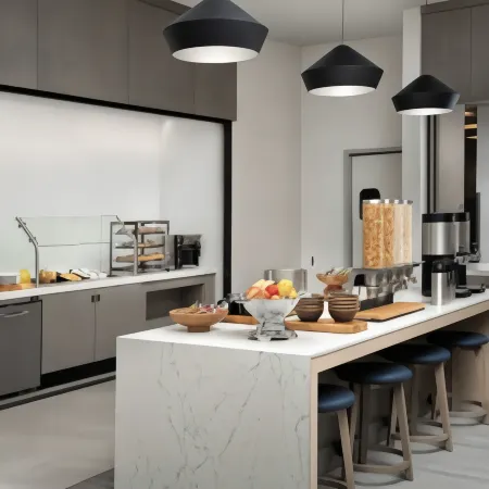 Hilton Garden Inn San Jose Airport Отели рядом с достопримечательностью «Хэппи Холлоу парк и зоопарк»