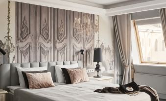 Bratiya Karamazovy Hotel (Karamazov Brothers Hotel)