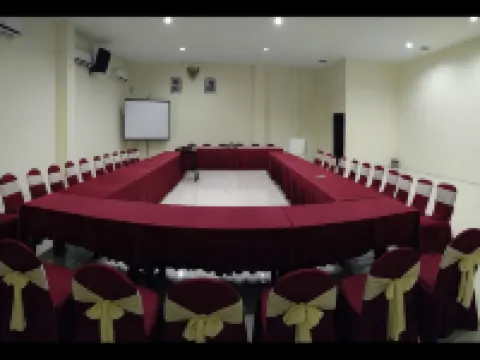 Mahkota Hotel Hotels in Genteng