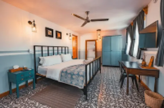 Clandestino Hotel Pila Seca Hoteles cerca de Parroquia de San Miguel Arcángel