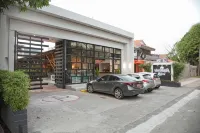 Hotel Vanguardia Natural - parking
