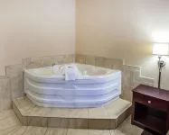 Quality Inn & Suites - Hot Tub