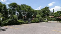 Regent's Park Hotel at Kayutangan Malang - parking