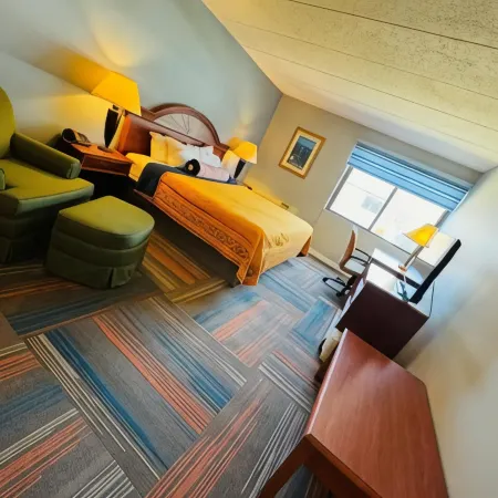 Mystic River Hotel & Suites