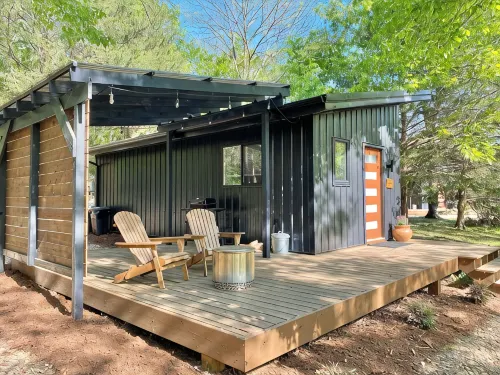 The Patsy at High Bank – Cozy Elk Riverfront Tiny Cabin in Scenic Noel, MO