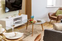 Stunning & Spacious 1-Bed Apt w/ Free Gym & PKG - Condos