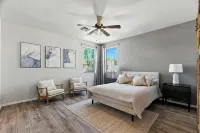 Charming 2-bedroom townhome near ASU in Tempe  with AC, garage, and a pool! - Bungalows