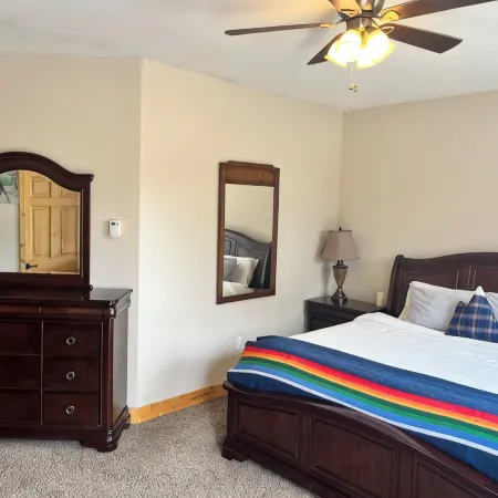 Mountain-View Retreat: Pond, Kayaks, Fire Pit, Hot Tub – Palmer, Alaska