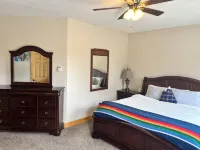 Mountain-View Retreat: Pond, Kayaks, Fire Pit, Hot Tub – Palmer, Alaska